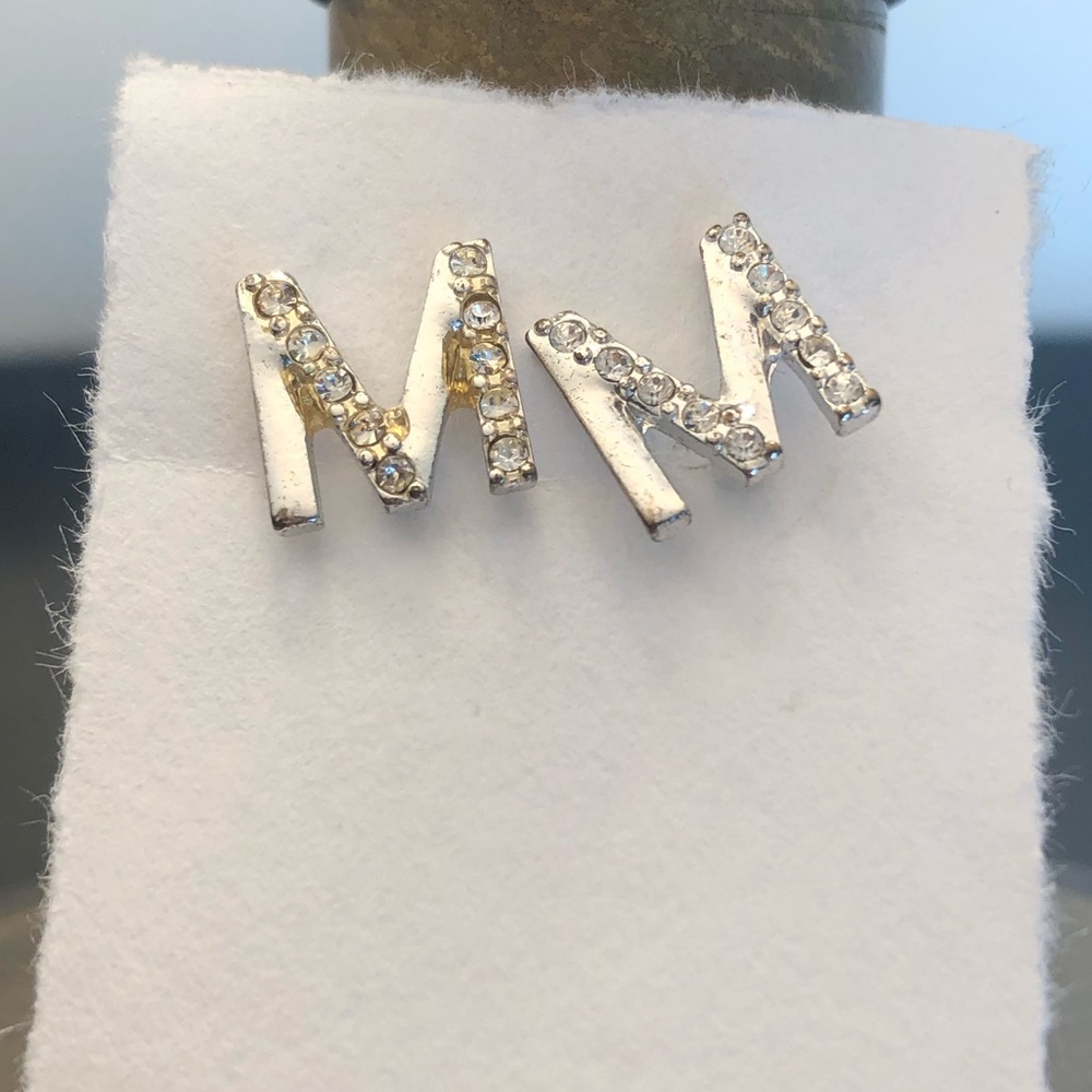 Set of silver “M” earrings!